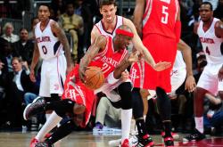 开云体育在线-火箭逆转老鹰，保持领先位置！