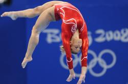 开云平台-76人鏖战江苏队，王哲林统治全场，一场跨越篮球次元的对话