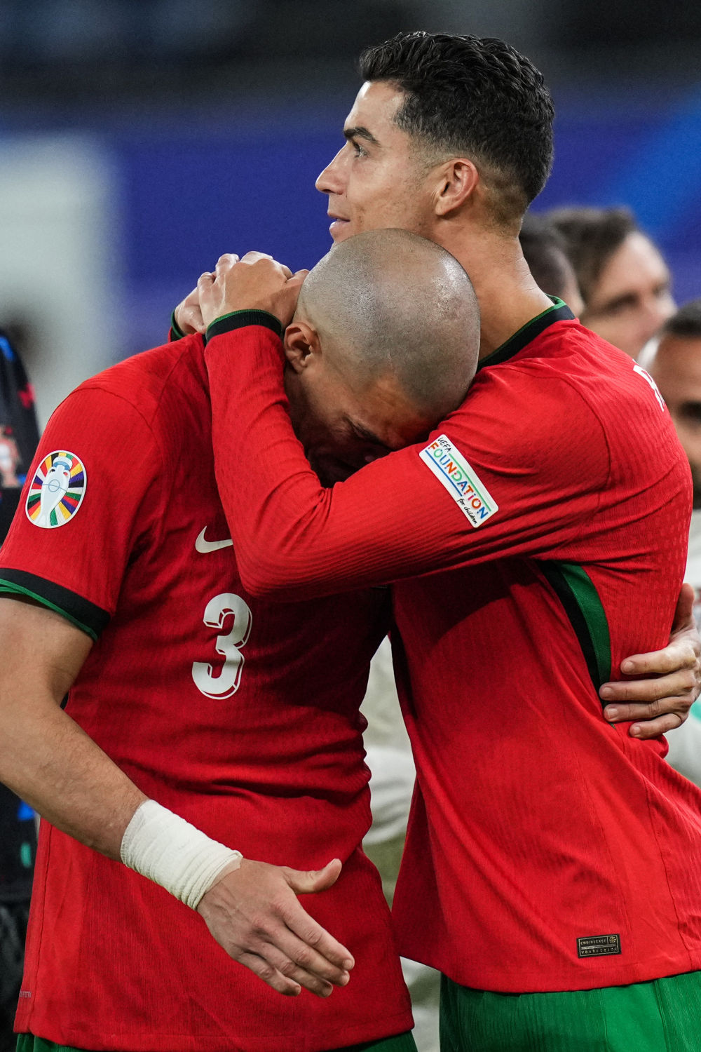 法国球队以团结拼搏赢得了一场紧张比赛 法国球队以团结拼搏赢得了一场紧张比赛