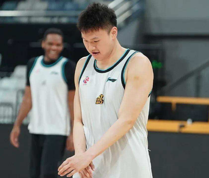 四川队险胜国王，胡金秋扛起全队