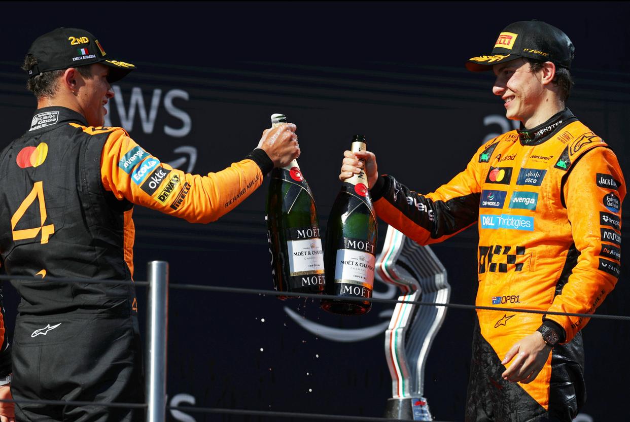 红牛车队横扫迈凯伦，汉密尔顿扛起全队的简单介绍