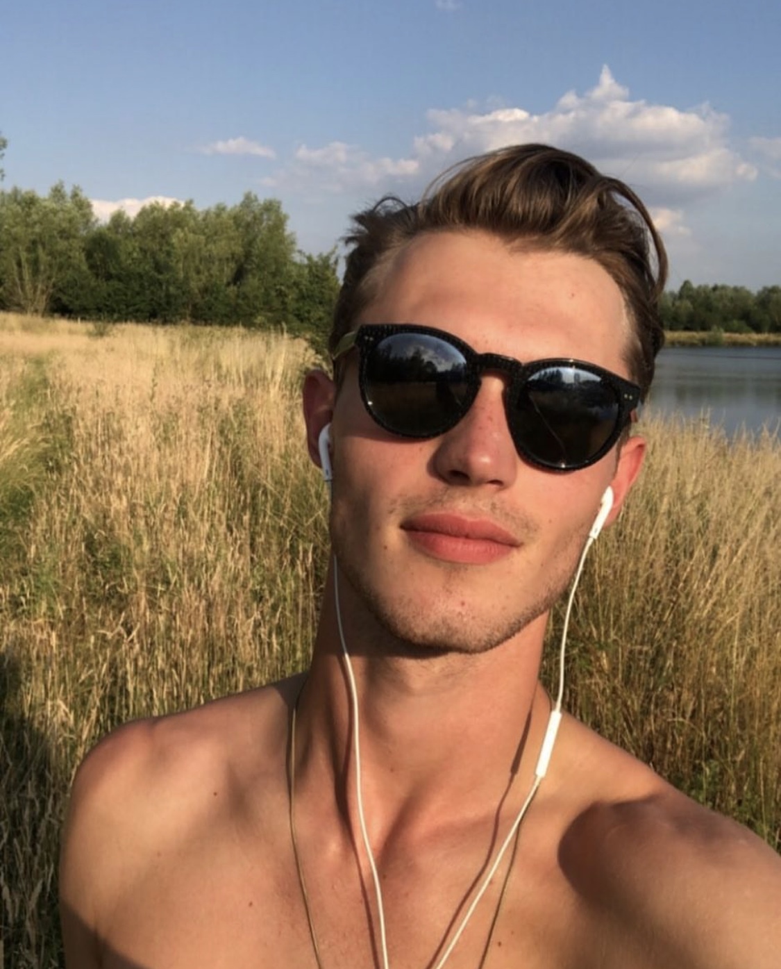 无利不起早！英国选手力保领先地位的简单介绍