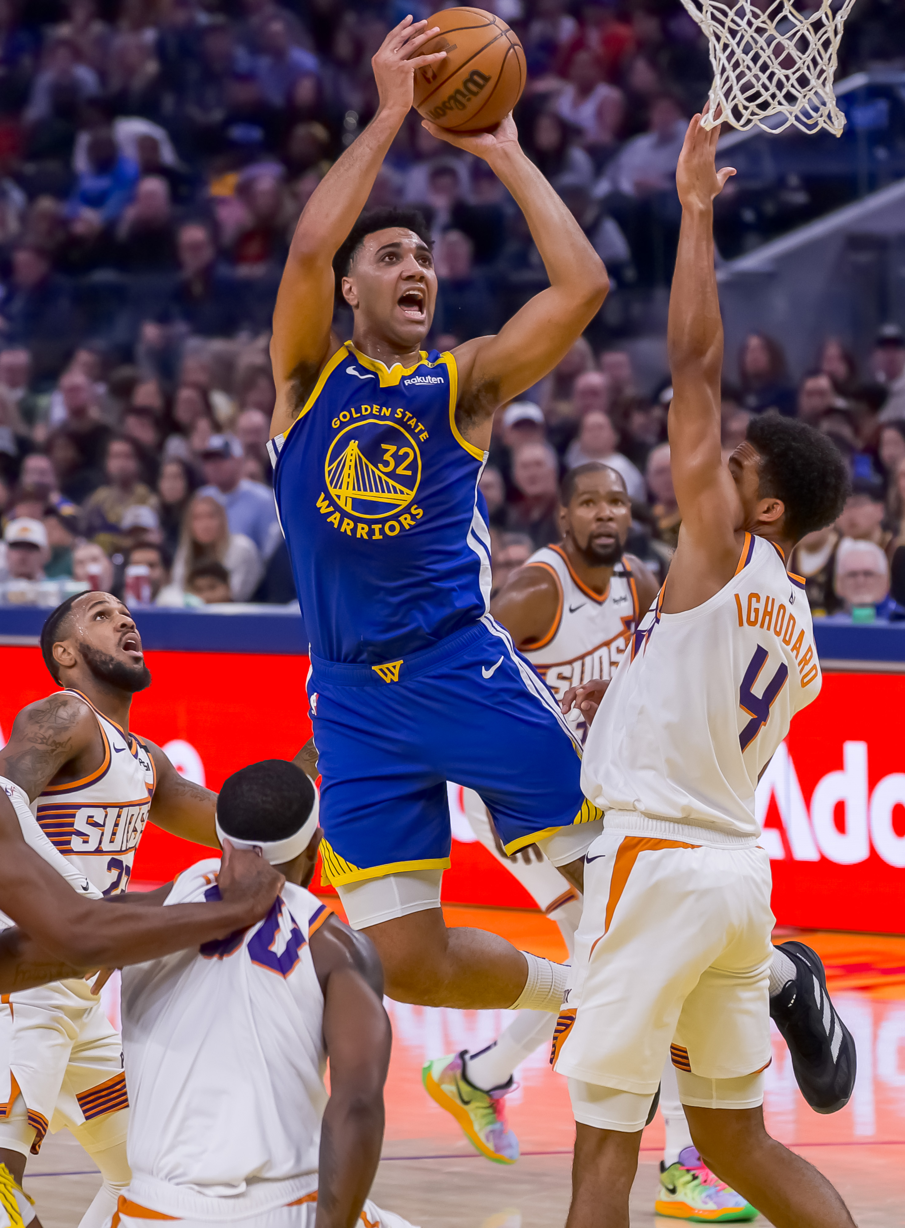 包含勇往直前，球员拼尽全力争夺胜利的词条