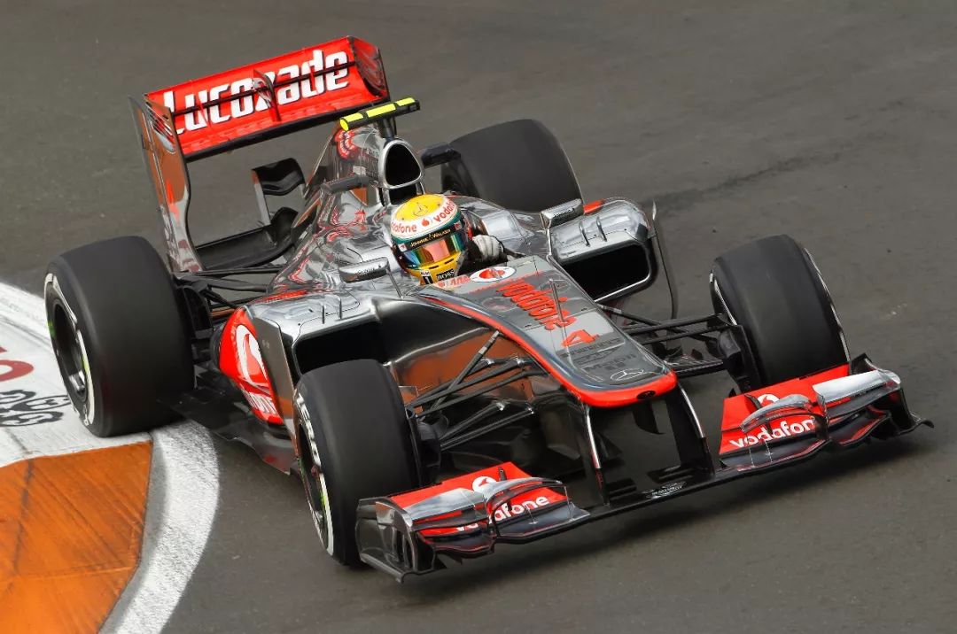 雷诺车队力克红牛二队，阿隆索关键制胜的简单介绍