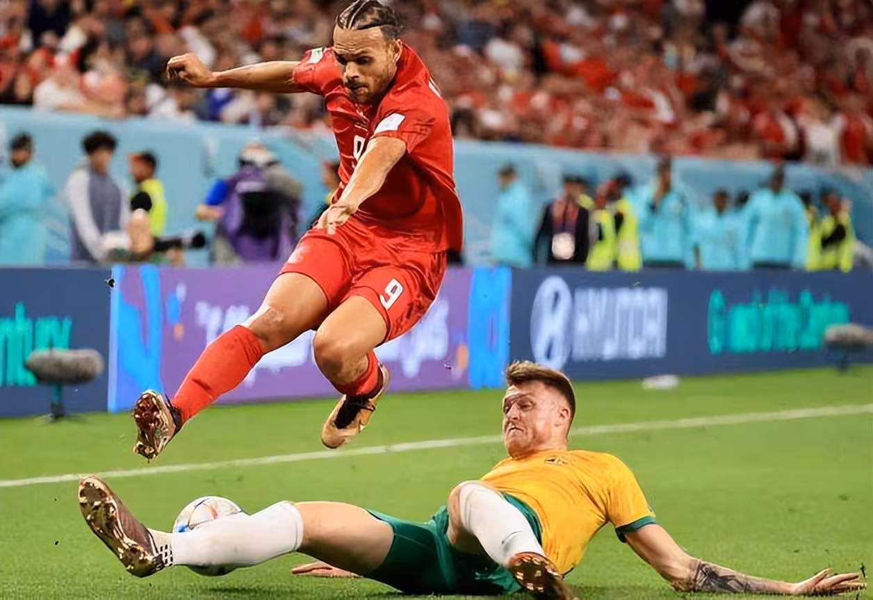 中国羽毛球队爆冷法国羽毛球队，安赛龙三分雨点燃全场的简单介绍