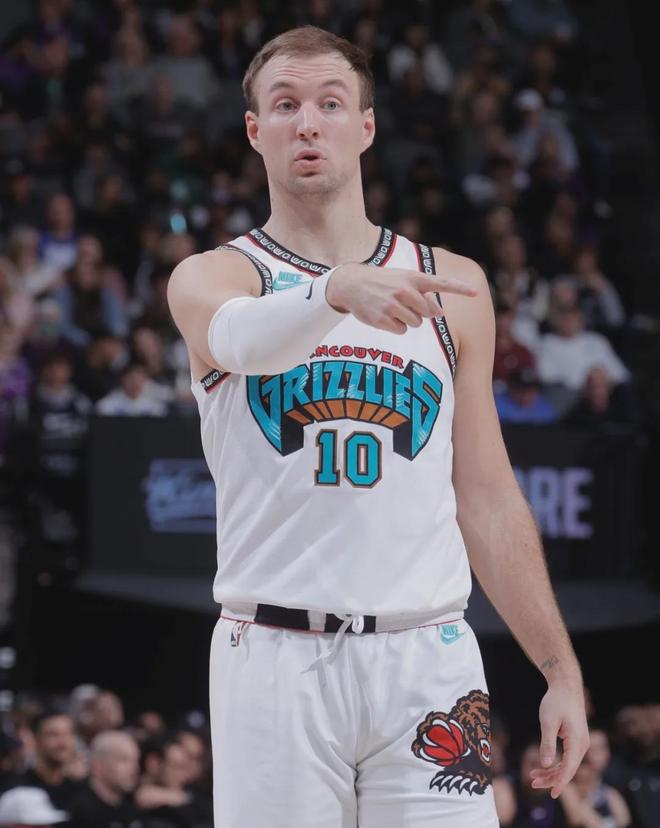 灰熊险胜菲律宾男篮，波尔津吉斯爆发神勇的简单介绍