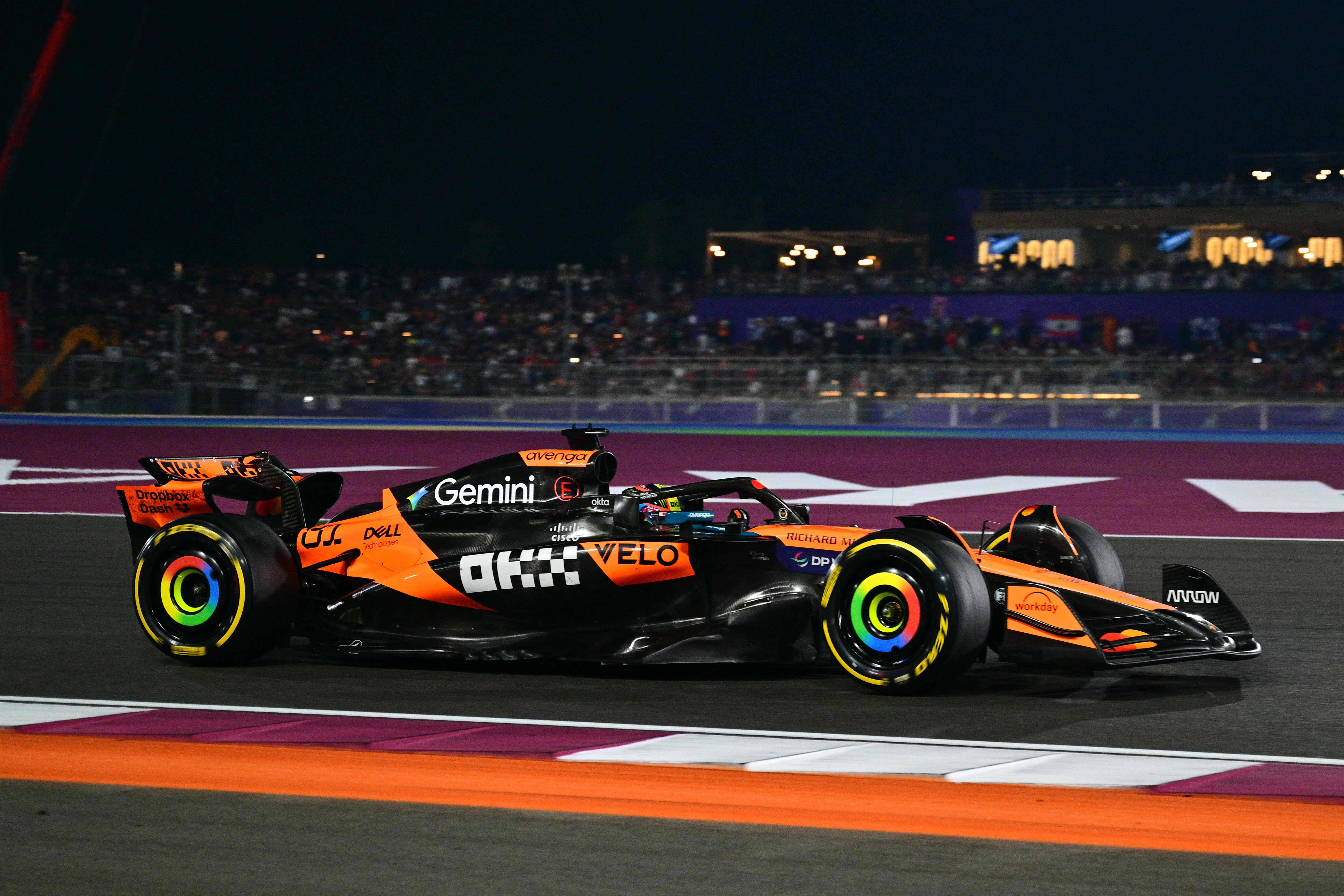 关于红牛车队险胜迈凯伦，维斯塔潘扛起全队的信息