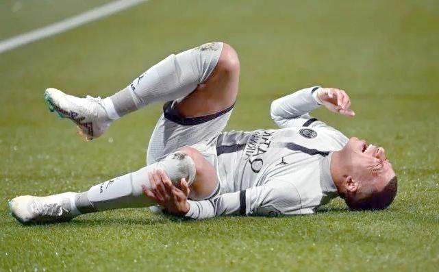 包含欧冠比赛中一名球员受伤提前离场的词条 包含欧冠比赛中一名球员受伤提前离场的词条