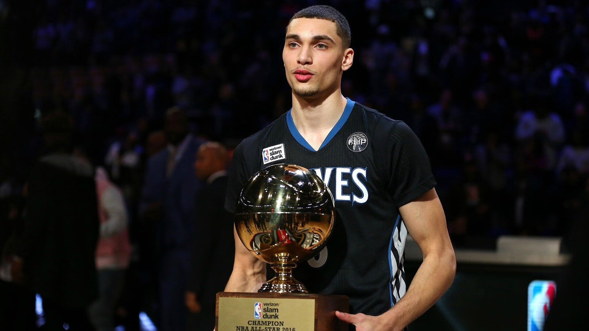 布伦森狂砍42分上演巨星时刻，凯尔特人主场力克浙江队